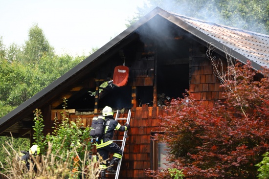 Brand eines Holzhauses in Neukirchen bei Lambach