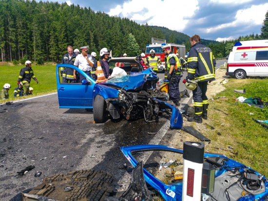 Frontalcrash in Königeswiesen fordert zwei Schwerverletzte