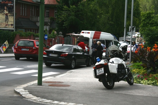 Fußgänger auf Schutzweg von PKW erfasst