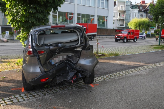Schwerer Verkehrsunfall auf Scharnsteiner Straße in Gmunden