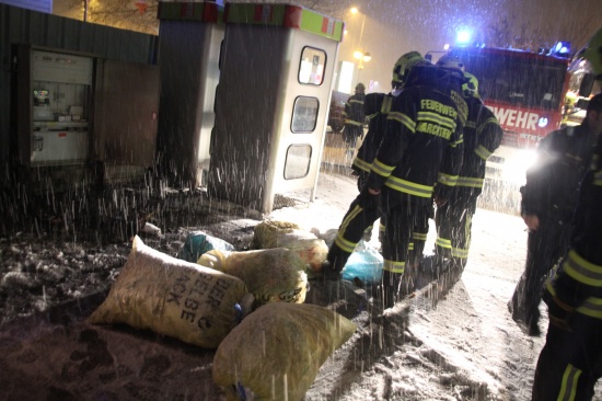 Feuerwehr musste brennende Müllsäcke in Marchtrenk ablöschen