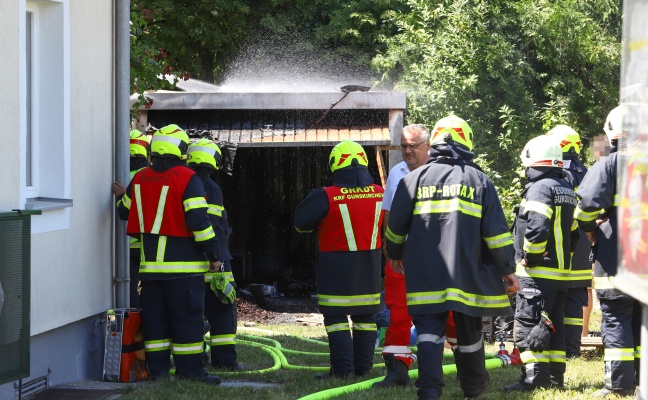 Brand einer Garage in Gunskirchen sorgt fr Einsatz der Feuerwehren