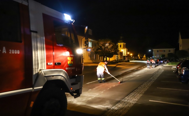 leinsatz: Traktor zog lspur durch das Ortsgebiet von Krenglbach