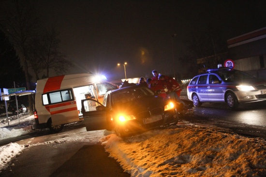 Lenker bei Verkehrsunfall mit mehreren Fahrzeugen in Marchtrenk erheblich verletzt