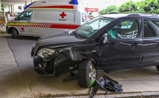 Schwerer Verkehrsunfall in Pasching fordert zwei Verletzte