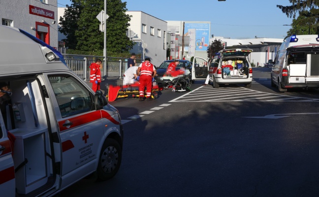 Radfahrer in Wels-Vogelweide von Auto erfassst und schwer verletzt