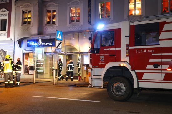 Drei Feuerwehren bei Brand im Gastrolokal eines Kinos in Peuerbach im Einsatz
