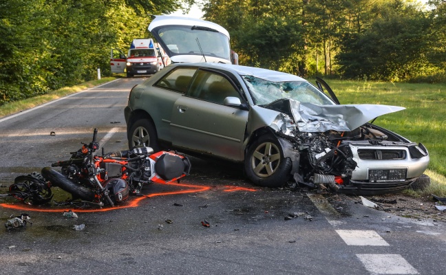 Tödlicher Crash zwischen Motorrad und Auto in Manning