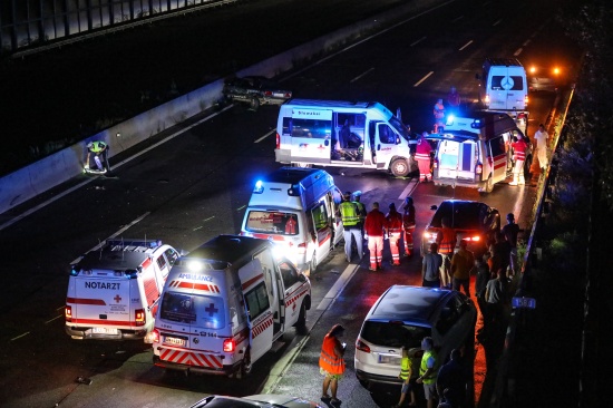 Schwerer Verkehrsunfall auf Westautobahn bei Enns fordert drei Verletzte