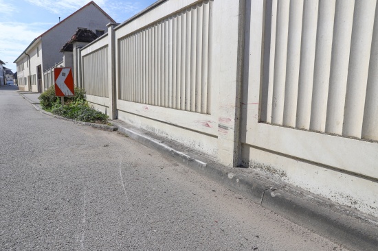 Alkolenker crasht trotz entzogenem Fhrerschein in Steinhaus mit 1,44 Promille gegen Friedhofsmauer