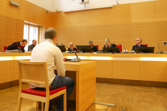 Prozess: 27-Jhriger nach Messerattacke auf Feiernden in der Silvesternacht in Wels vor Gericht