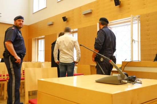 Urteil nach Messerattacke: Einweisung in Anstalt wegen absichtlich schwerer Krperverletzung