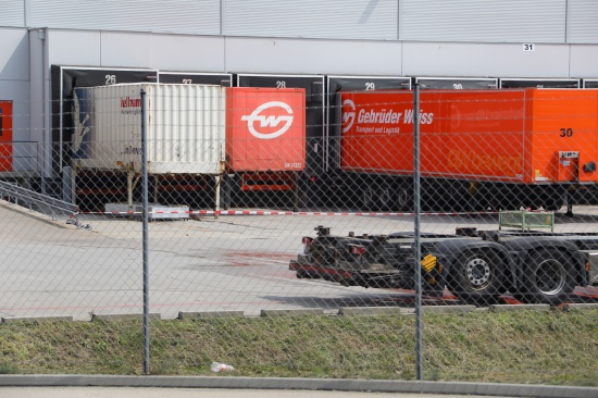 Gefahrstoffaustritt bei Spedition in Wels-Puchberg sorgt fr Einsatz der Feuerwehr
