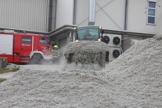 Drei Feuerwehren bei Brand in einem Unternehmen in Vorchdorf im Einsatz