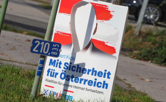 "Nazipropaganda überklebt": Wahlplakate der FPÖ beschädigt - Plakate der Grünen ebenso betroffen