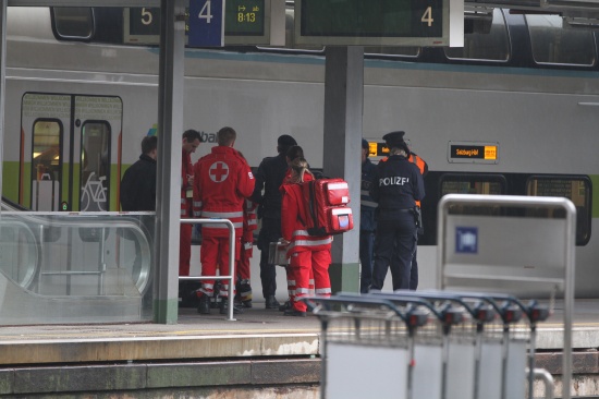 Notarzteinsatz am Welser Hauptbahnhof wegen eingeschlafenem Reisenden