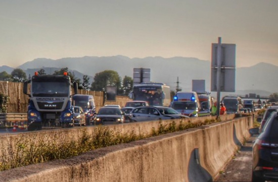 Mehrere Verkehrsunflle auf der Westautobahn bei Eberstalzell im dichten Abendverkehr