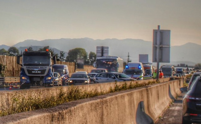 Mehrere Verkehrsunfälle auf der Westautobahn bei Eberstalzell im dichten Abendverkehr