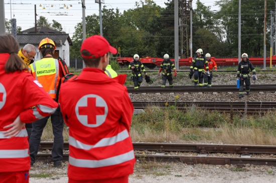 Gefahrstoffaustritt aus Gterzugwaggon sorgt fr Einsatz der Feuerwehr am Verschiebebahnhof Wels