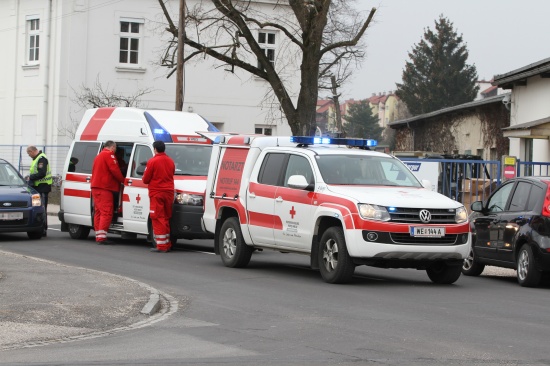 Kind in Wels-Vogelweide von PKW erfasst und dabei schwer verletzt