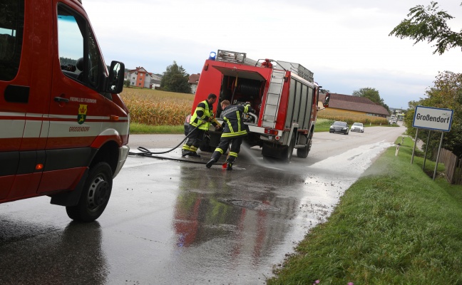 Feuerwehreinsatz: Mischwagen verlor auf Pyhrnpass Straße bei Ried im Traunkreis Beton
