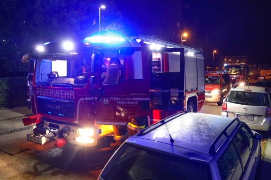 Brand am Balkon eines Hochhauses in Wels-Neustadt sorgt fr Einsatz der Feuerwehr