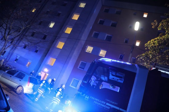 Menschenrettung: Neun Verletzte bei Wohnungsbrand in Wels-Neustadt