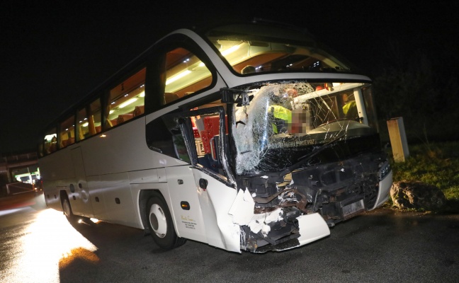 Unfall mit Reisebus auf der Pyhrnautobahn bei Klaus an der Pyhrnbahn