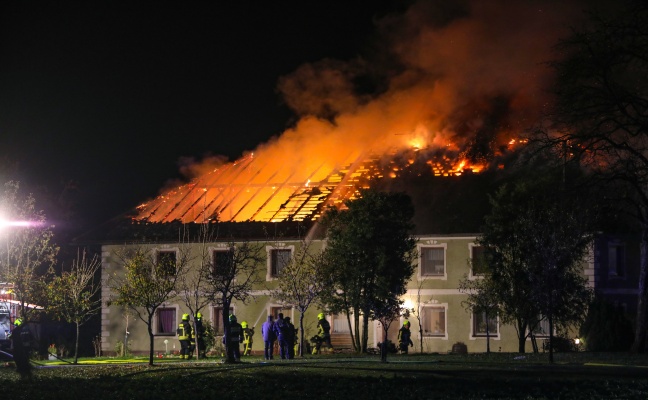 Großbrand auf Bauernhof in Steinerkirchen an der Traun