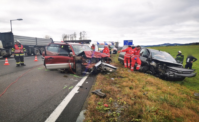 Acht Verletzte nach schwerem Verkehrsunfall in Freistadt