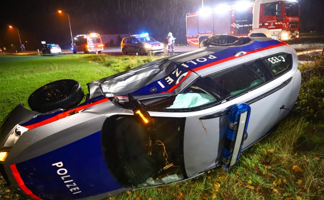 Kollision zwischen Polizeistreife und Auto in Marchtrenk fordert drei Verletzte