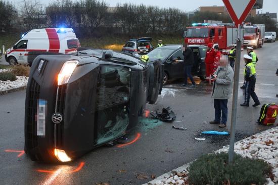 Kreuzungscrash zwischen zwei Autos in Kematen an der Krems endet glimpflich