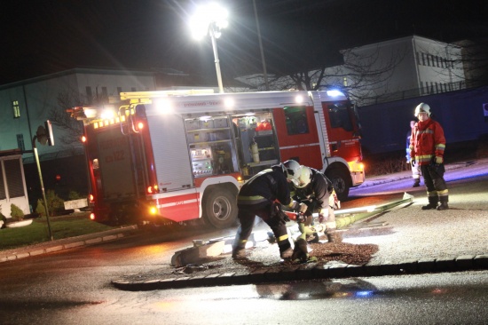 Feuerwehr musste umgefahrenen Straßenbeleuchtungsmasten entfernen