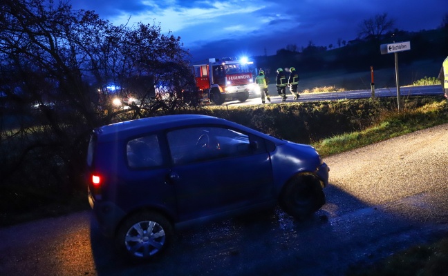 Mopedauto landete bei Unfall in Gunskirchen in einem Feld