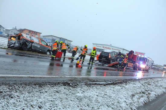 Stauchaos nach Verkehrsunfllen auf Wiener Strae bei Machtrenk