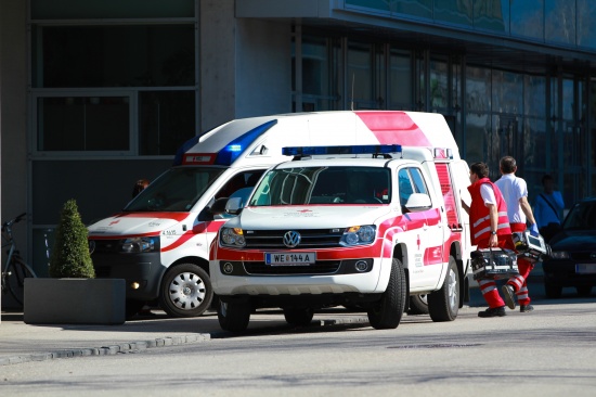 Schwere Fingerverletzung bei Arbeitsunfall in Wels zugezogen