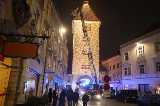Ledererturm: Groeinsatz der Feuerwehr bei vermeintlicher Rauchentwicklung aus Welser Wahrzeichen