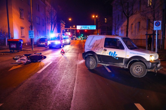 Verkehrsunfall mit Motorroller in Wels-Innenstadt fordert einen Verletzten