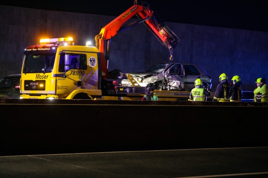 Geisterfahrer mit 2,22 Promille verursacht schweren Unfall auf Westautobahn bei Ansfelden