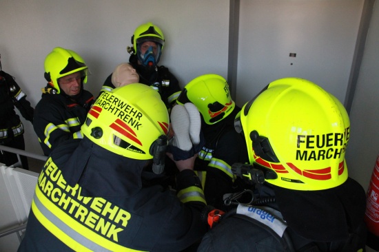 Feuerwehr und Rotes Kreuz übten in Marchtrenk für Kohlenmonoxid-Einsätze
