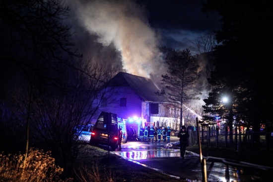 Zwölf Feuerwehren bei Brand eines Wohngebäudes in Molln im Einsatz