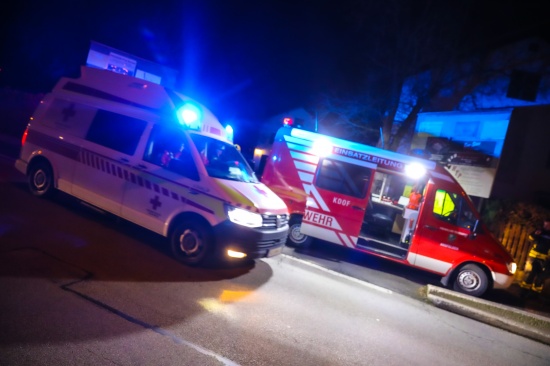 Entwarnung bei gemeldetem Kchenbrand in Ansfelden - Lagerfeuer spiegelte sich im Fenster