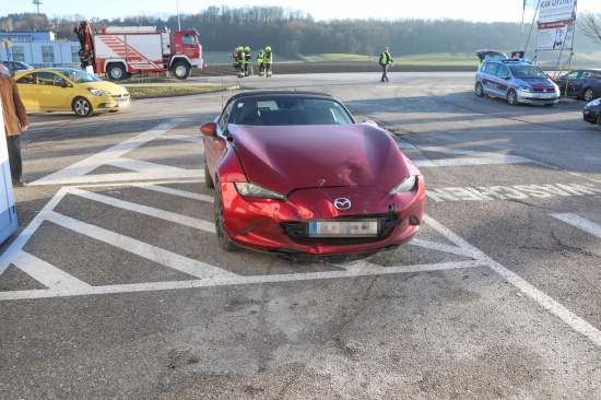Kollision zweier Autos in Ansfelden fordert eine Leichtverletzte