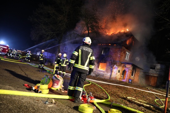 Vollbrand eines Wohnhauses in Aichkirchen sorgt fr Groeinsatz