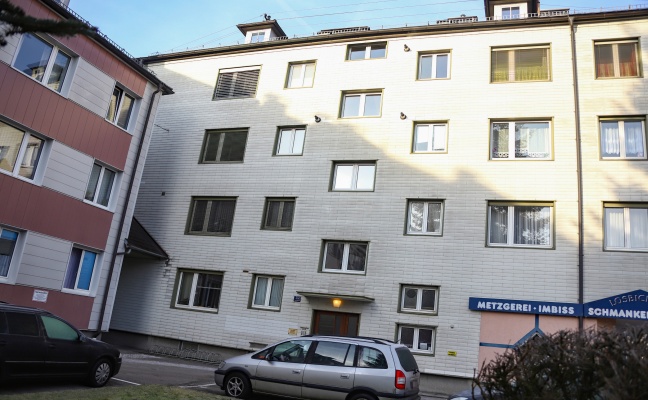 Tödlicher Sturz aus Fenster in Attnang-Puchheim löste umfangreiche Ermittlungen aus