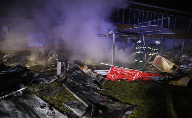 Steckerlfisch-Hütte in Wels-Lichtenegg niedergebrannt