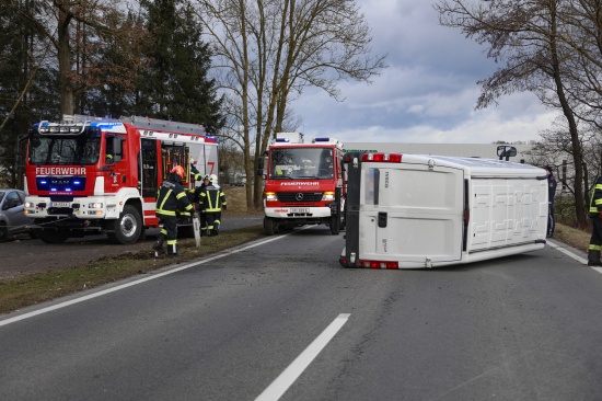Sturmbe: Kleintransporter samt Anhnger whrend Fahrt in St. Georgen bei Grieskirchen umgeweht