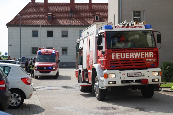 Feuerwehren bei Kellerbrand in Hörschinger Mehrparteienhaus im Einsatz