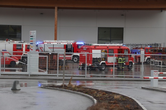 Zwei Feuerwehren bei Brand in einem Unternehmen in Grieskirchen im Einsatz