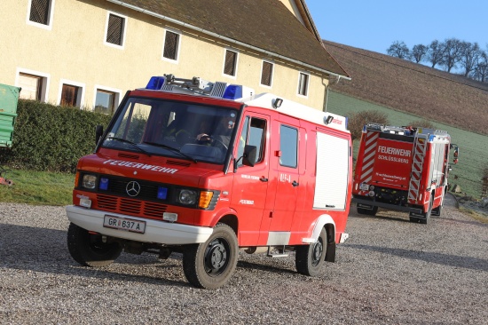 Brand einer Selche in Schlüßlberg vor Eintreffen der drei örtlichen Feuerwehren gelöscht